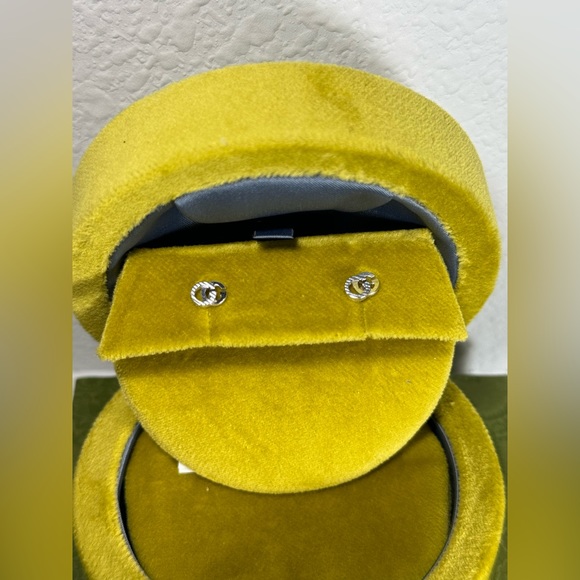 RUNNING G STUDS EARR 7MM
WGD - Picture 4 of 4